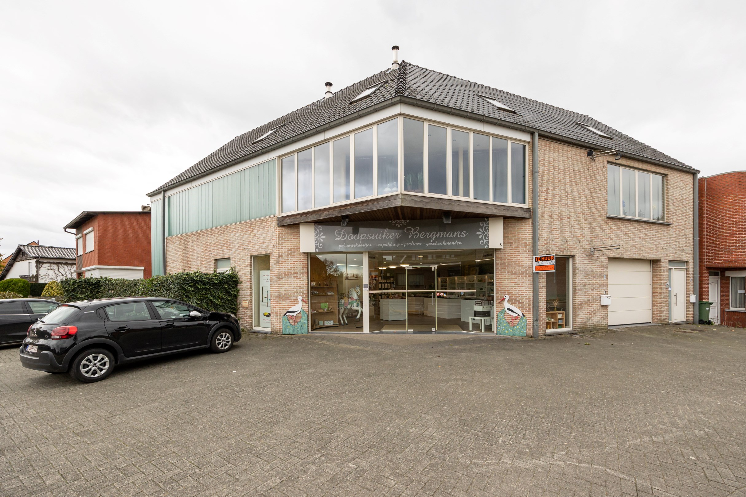 Handelszaak van ca. 100 m² met kelder en garage op zichtlocatie te Mol - foto 1