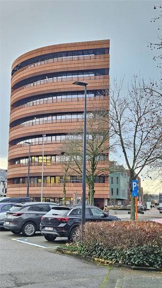 Kantoorruimte of in te richten appartement gelegen in het prestigieuze Bottagebouw.Deze polyvalente ruimte van ruim 200 m² is gelegen op de...