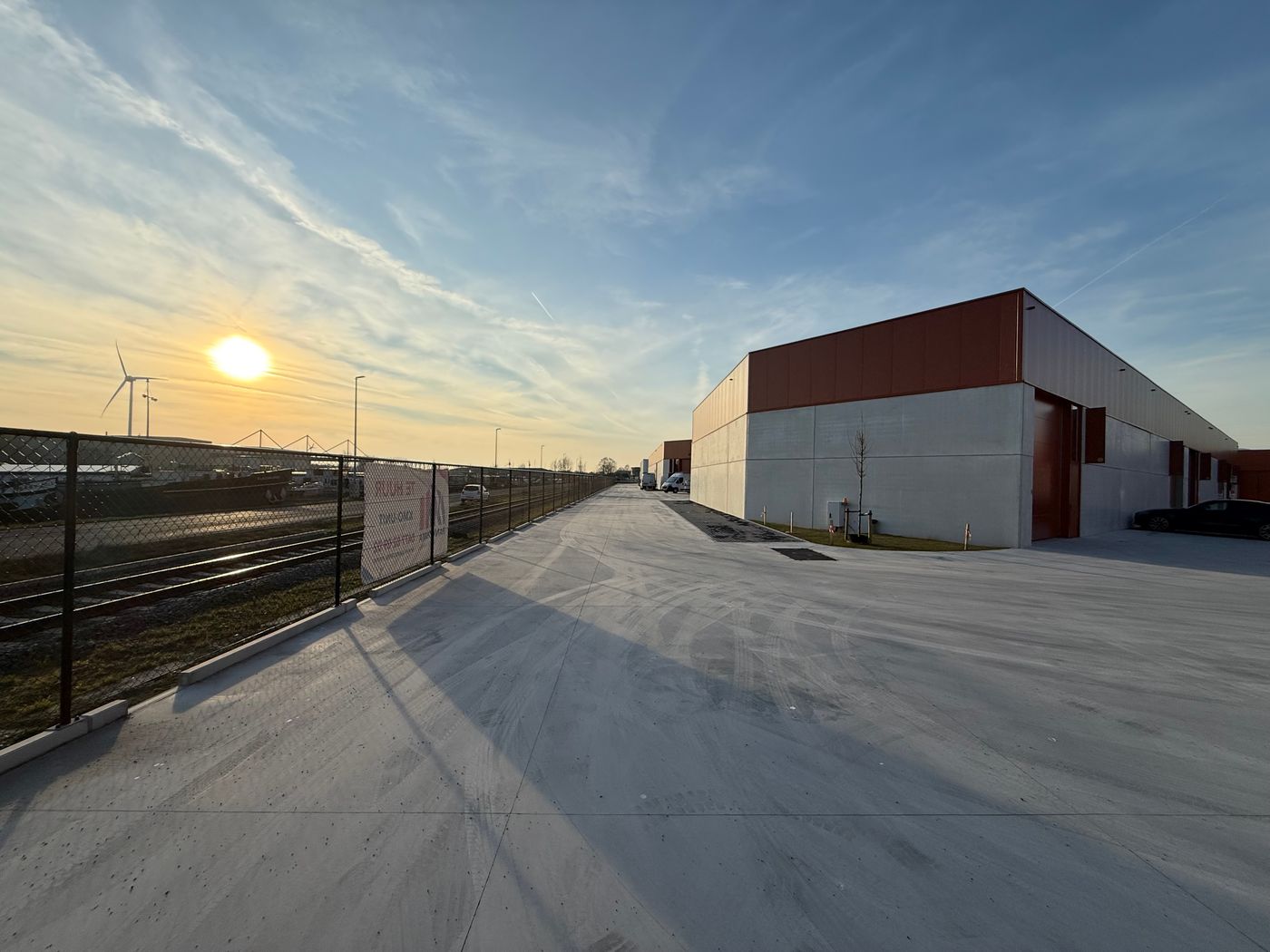 367 m² nieuwbouw KMO-unit op 2 km van de R4 - foto 2