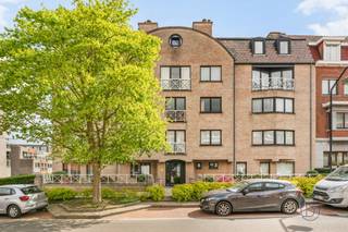 TOPgelegen en ruim appartement met 2 slaapkamers, terras en garage-optie in één van de mooiste lanen van Ronse.Dit kwalitatief en degelijk...