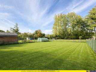 LANDELIJK GELEGEN GEZINSWONING met LOODS van 234 m², gelegen op een ROYAAL PERCEEL van 1.289 m². Dankzij de RUSTIGE LIGGING geniet u hier van...