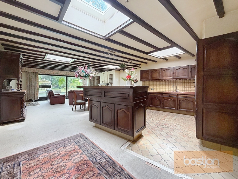 Te renoveren woning met tal van mogelijkheden in hartje Marke - foto 5