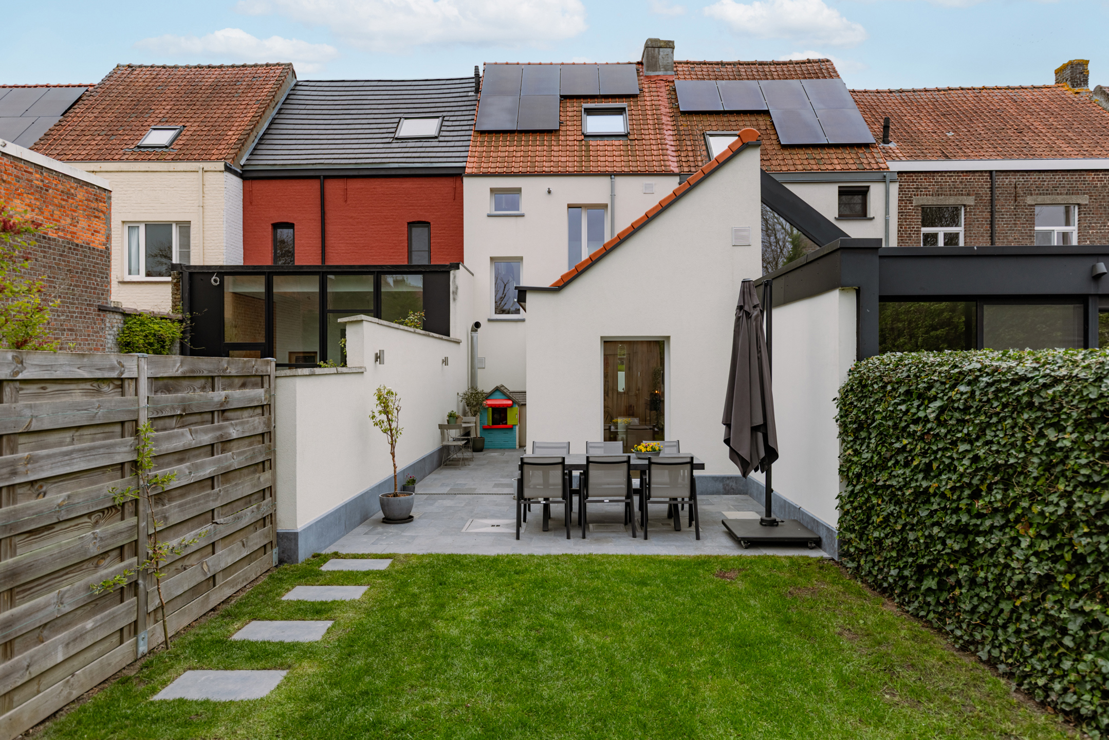 Gerenoveerde woning met drie slaapkamers en tuin in Drongen  - foto 4