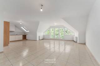 <p><span>Location<br />This</span><span>spacious apartment enjoys an excellent location in a small residence, within walking distance of schools, public transportation and the village center. <br />In addition, beautiful hiking trails and an extensive nature reserve are located nearby.<br /><br />Cute</span><span>and bright apartment with garage and 2 parking spaces<br /><br />On</span><span> the second floor of a well-kept, small residence is located this exceptionally spacious and bright apartment. <br />As soon as you enter, you will notice the abundant light thanks to the large windows in the living space.<br />The generous living space seamlessly connects to the open kitchen and provides access to a sunny southwest facing terrace through a sliding window.<br />The double glass door to the entrance hall reinforces the open and airy character of the apartment.<br />Further, the apartment features two particularly spacious bedrooms, one of which provides direct access to a large and quiet terrace at the rear. <br />In addition, there is a practical storage room with pour-out tray.<br />Additional storage space can be found in the private basement storage room (No. 3). <br />In addition, you have a garage box and two private car parking spaces.<br />The apartment has always been excellently maintained.<br />NewLine#Extra<br />/ new burner installed in 2025<br />/ a favorable EPC<br />/ compliant electrical installation<br />NewLine#True<br />/ spacious, bright and quiet<br />/ fine terraces<br />/ garage and car parking spaces<br />/ prime location<br />NewLine<br /></span></p><p><span> </span></p>