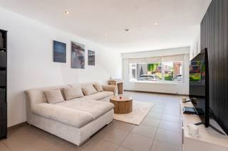 Vous cherchez un appartement moderne, entièrement rénové, offrant beaucoup d’espace et un jardin ensoleillé ? Cet appartement de 108 m² habitables...