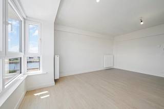 Comfortabel en lichtrijk appartement met balkon,op centrale locatie nabij het shoppingcenter van Bredene en boogscheut van Oostende Je komt binnen...