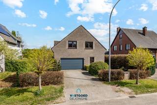 Gelegen op wandelafstand van het Parkbos en station, en op fietsafstand van het centrum van De Pinte treffen we deze ruime, te renoveren...