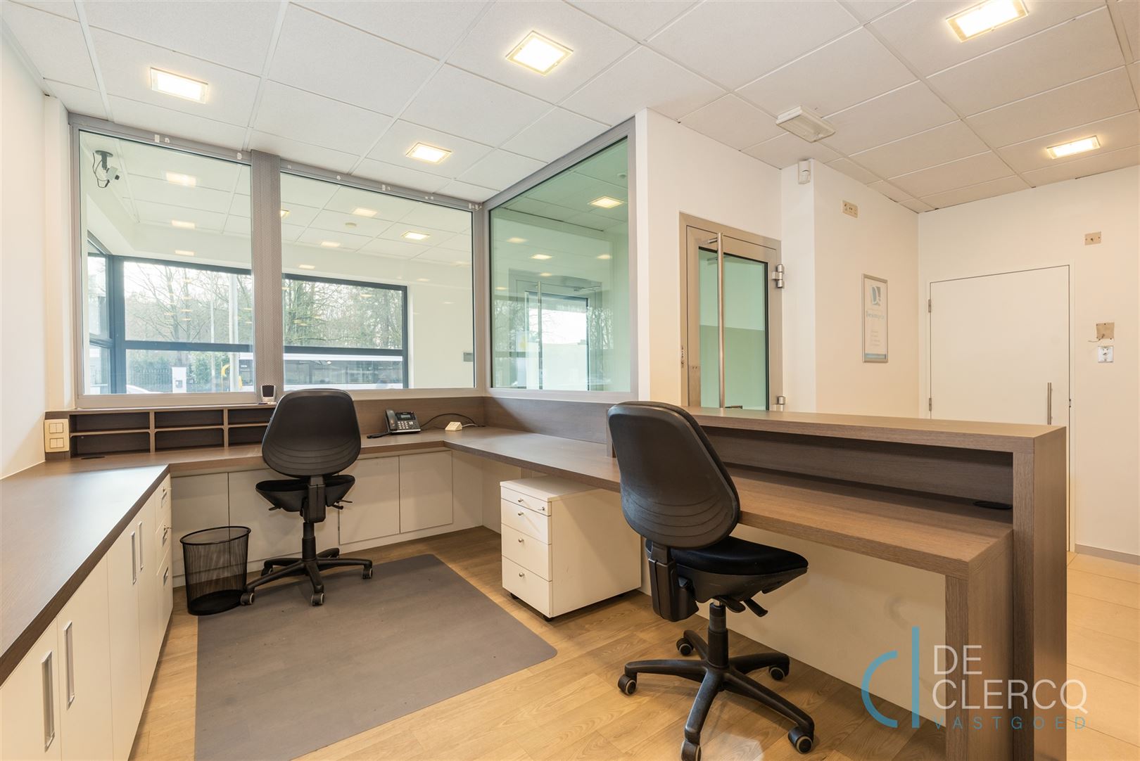 Tijdloos kantoor te koop aan parking in centrum Lochristi!  - foto 4