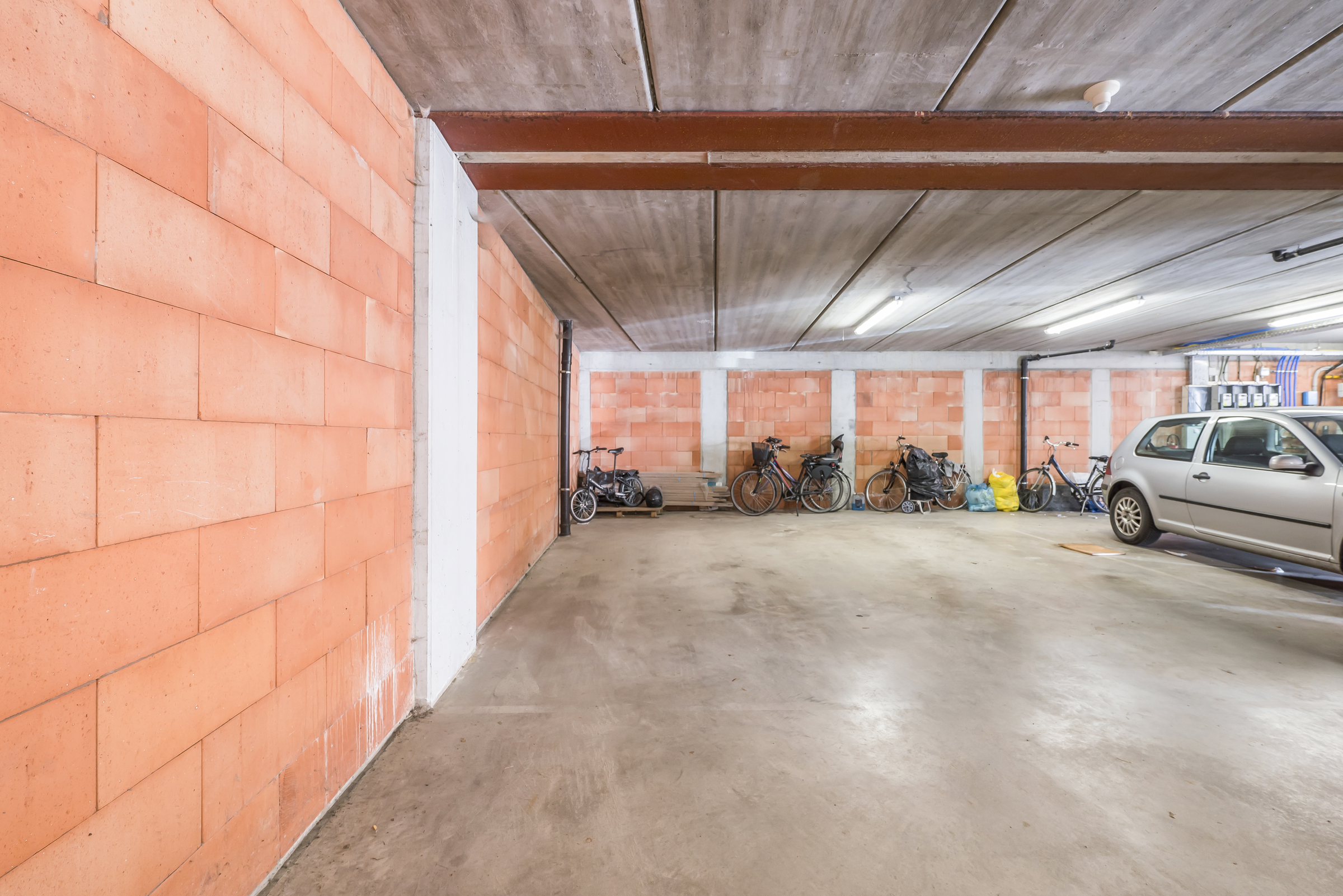 Binnenstaanplaats nabij station Sint-Gillis-bij-Dendermonde - foto 1