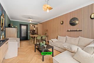 Op zoek naar een instapklaar appartement te koop in Blankenberge, vlak bij de zee? Dit recent gerenoveerde eigendom op Graaf Jansdijk 19/12 biedt een unieke kans om te wonen op een topligging nabij het centrum en de zeedijk.<br /><br />Deze charmante woonst van 54 m² werd volledig vernieuwd en straalt een frisse, moderne sfeer uit. De lichtrijke leefruimte geeft toegang tot het terras, waar je in alle rust kunt genieten. De aansluitende keuken is praktisch ingericht en biedt alle nodige comfort. Verder beschikt het appartement over één volwaardige slaapkamer en een stijlvolle badkamer. Extra bergruimte vind je in de handige kelderberging. Dankzij de gunstige EPC-score B woon je hier bovendien energiezuinig. Gelegen op wandelafstand van de zeedijk en het centrum van Blankenberge, combineert dit appartement rust met een uitstekende bereikbaarheid.<br /><br />Interesse in deze woning te koop in Blankenberge? Vraag vandaag nog je bezoek aan via Immo Francois, jouw vastgoedpartner in Blankenberge en omgeving, en ontdek zelf het comfort en de ligging van dit prachtige appartement.<br /><br />Woning verkopen in Blankenberge? Vraag je gratis schatting aan bij Immo Francois via sem@immofrancois.be<br /><br />