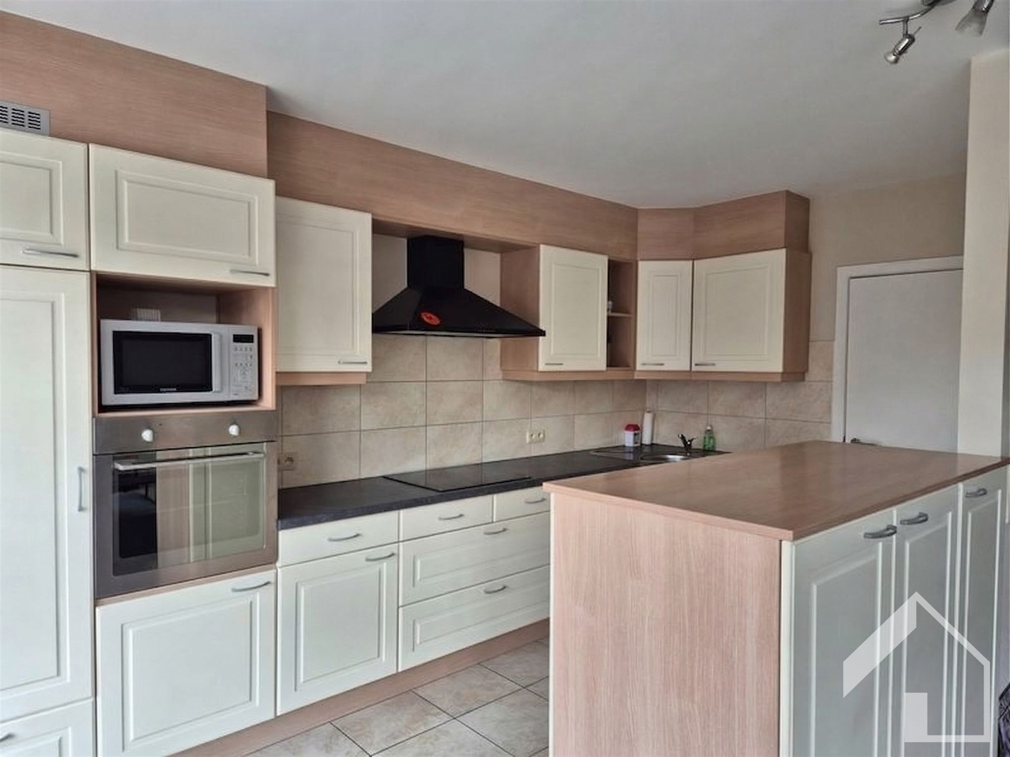 Ruim, energiezuinig appartement met 2 slaapkamers, terras, garage en lift! - foto 4