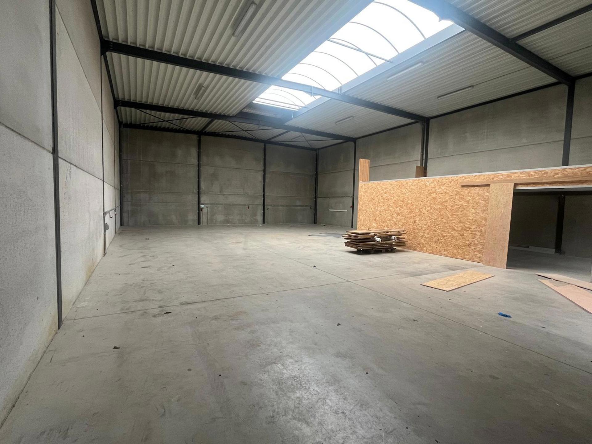 Commercial à louer à Ranst - photo 4