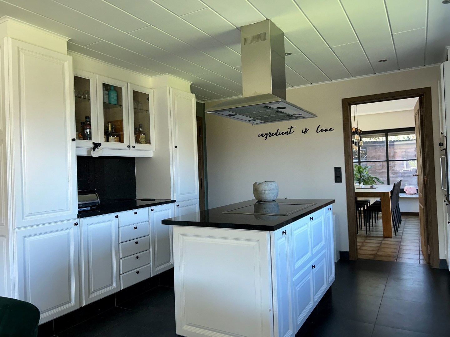Instapklare woning met 3 slaapkamers, garage en tuin op 496m² - foto 3