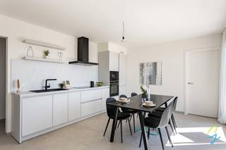 TE KOOP - nieuwbouwappartementen in Zele. Kiezen voor Residentie Star is kiezen voor modern wonen met ruime zuidgerichte terrassen.Tegelijk geniet je van een topligging vlakbij het station van Zele en op fiets/wandelafstand van het centrum van Zele met alle winkels en scholen.<br /><br />Residentie Star is een kleinschalig project bestaande uit 3 moderne en energiezuinige nieuwbouwappartementen met 2 slaapkamers en een handelsruimte gelijkvloers (reeds verkocht : luxe segment dus geen overlast voor medebewoners)<br />Achteraan is er de mogelijkheid om een autostaanplaats aan te kopen. <br /><br />Aankoop onder 6% btw mogelijk! <br />Contacteer Bernhard 0476 022 089 - bernhard@cornelis-goeman.be