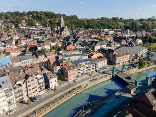 <p>Residentie "Pierre" is ontworpen met aandacht voor ruimte, privacy en duurzaamheid. Dit kleinschalig project omvat een mix van 2- en 3-slaapkamerappartementen, geschikt voor jong en oud. Elk appartement is ontworpen met oog voor licht, comfort en moderne architectuur, waarbij de prachtige binnentuin en royale raampartijen aansluiten op de unieke zonnige terrassen met een uniek uitzicht op o.a de buinentuin. Dankzij duurzame voorzieningen zoals vloerverwarming en zonnepanelen woon je hier met een min. ecologische voetafdruk (Epeil &lt; 30) en maximaal comfort.<br /><br />Voor het gemak en comfort van elke bewoner is er een ruime fietsenstalling en optioneel een ondergrondse parking + berging beschikbaar In Residentie Pierre woon je op enkele voetstappen van het centrum, vlakbij de gezellige terrasjes, winkels en culturele activiteiten. <br /><br />Vermelde prijzen zijn excl. registratierechten en BTW. Dit project komt in aanmerking om te kopen aan 6% of 21% btw ,onder voorwaarden. <br />U kan bijkomend opteren om 1 of 2 ondergrondse parkeerplaatsen en berging aan te kopen. Contacteer ons hieromtrent. <br /><br />Plannen en lastenboek zijn beschikbaar op aanvraag. Voor bijkomende info: Pieter Cardoen - 0475 36 12 52 of Pieter@cornelis-partners.be.</p>