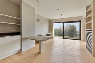 De Haan: Lichtrijke assistentiewoning met 1 slaapkamer te koop met openzicht op tuin.Deze nieuwbouw serviceflat is mooi gelegen in Vosseslag (De...