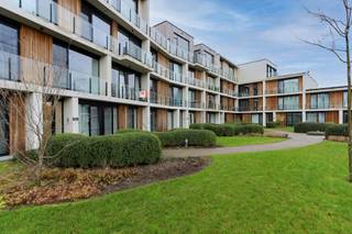 In het centrum van Beveren bevindt zich dit instapklaar en energiezuinig appartement, gelegen op de 1ste verdieping.Het appartement omvat een grote...