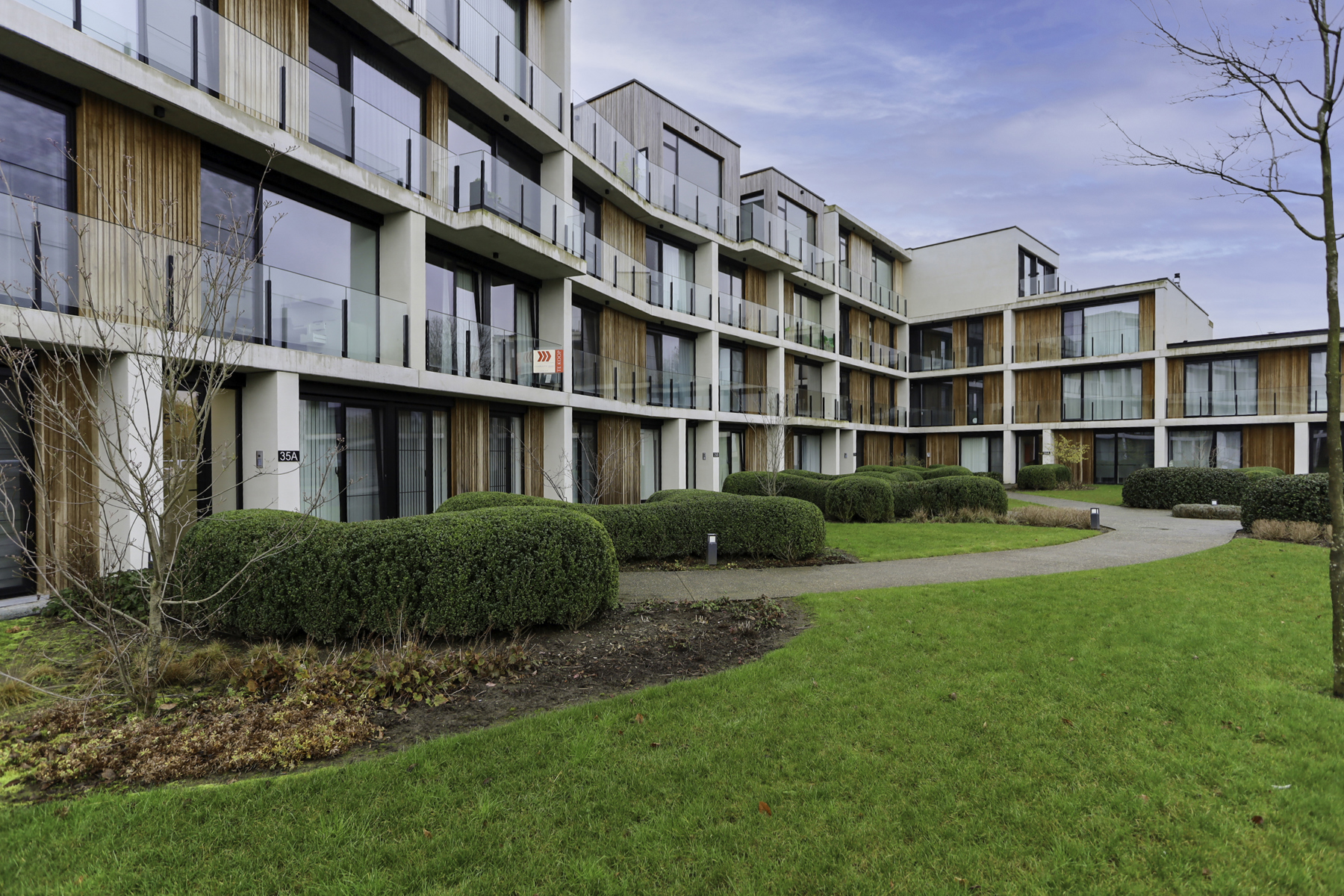 Lichtrijk, recent app met groot terras - foto 1