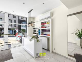 <span><strong>HANDELSPAND OP HET GELIJKVLOERS INCLUSIEF KELDER IN HET CENTRUM VAN MAASEIK <br /><br />TROEVEN<br /></strong>- Commerciële topligging in de Bosstraat! <br />- <span>Op wandelafstand van de markt in Maaseik.</span><br /><span>- Ruim handelspand op het gelijkvloers met diverse mogelijkheden! </span><br />- EPC- D: geen renovatieverplichting!<br />- Het pand is momenteel verhuurd en ingericht als kapsalon. <br />- Ideaal opbrengstpand: directe huuropbrengst van 618,91 euro. <br />- Airco in de handelszaak.<br /><strong><span><br />GELIJKVLOERS 00 (momenteel ingericht als kapsalon) ( ca. 80m²) <br /></span></strong>- Handelsruimte: ruime handelsruimte met diverse mogelijkheden, airco, tegelvloer. De aanwezige toonbank, kappersstoelen, wasbakken en opbergkasten behoren tot de inrichting van de huidige huurder en zijn<span> niet inbegrepen in de verkoop. </span><strong><span><br /></span></strong>- Berging/Kitchenette : kitchenette met spoelbak, kraan,bovenkasten, onderkasten, lades, betegelde achterwand, tegelvloer. <strong><br /></strong>- Toilet: zittoilet, deels wandbetegeling, tegelvloer. <strong><br /><br />KELDERVERDIEPING (-01) <br /></strong>- Kelderruimte (3,50m x 9,00m = 31,50m²)<br /><br /></span>
<ul>
<li>Bekijkt u deze advertentie via een aanverwante vastgoedsite, surf dan zeker naar onze website <strong>www.N78vastgoed.be</strong> voor een uitgebreide beschrijving en foto's. <strong>Meer info: +32 (0)89 86 18 88 of info@N78vastgoed.be.</strong></li>
</ul>