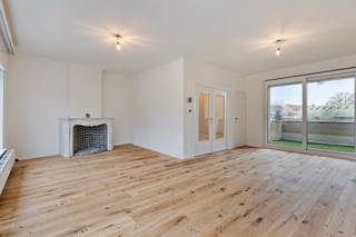 Volledig vernieuwde gezinswoning gelegen in het centrum van Tollembeek, nabij station, buurtwinkels, scholen. Op het gelijkvloers een ruime...