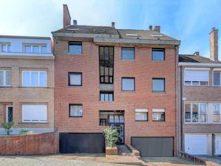 Optimaal gelegen appartement – Sint-Lambrechts-Woluwe. Rustig en groen, nabij Metro Roodebeek en Vandervelde, supermarkten en Woluwe Shopping...
