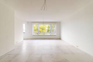 <p><strong>Bezoek mogelijk na aanmaken huurprofiel: </strong><strong>https://onid.mijnhuurprofiel.be/property/e74885c7-ae08-49f5-9f45-3837fceef007</strong>﻿</p><p><br /></p><p>Op een gegeerde en centrale locatie op de Bist in Wilrijk bieden wij dit appartement op de <strong>2e verdieping</strong> te huur aan. Dankzij de uitstekende ligging geniet u van een vlotte verbinding naar Antwerpen en belangrijke invalswegen, terwijl winkels, openbaar vervoer en andere voorzieningen zich op wandelafstand bevinden.</p><p>Het appartement beschikt over een inkomhal - ruime living - uitgeruste keuken - badkamer met douche en aansluiting voor wasmachine - 2 slaapkamers.</p><p>Verder zijn er <strong>twee kelderbergingen</strong> (nummers <strong>2 en 11</strong>), ideaal voor stockage. </p><p><br /></p><p>Dit appartement is ideaal voor wie op zoek is naar een nette woonst op een strategische ligging in Wilrijk, met alle dagelijkse voorzieningen binnen handbereik.</p>