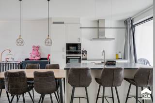 Te koop: recent appartement in Pelt, op wandelafstand van winkels, scholen en openbaar vervoer.Dit appartement, gebouwd in 2021, is uitstekend...