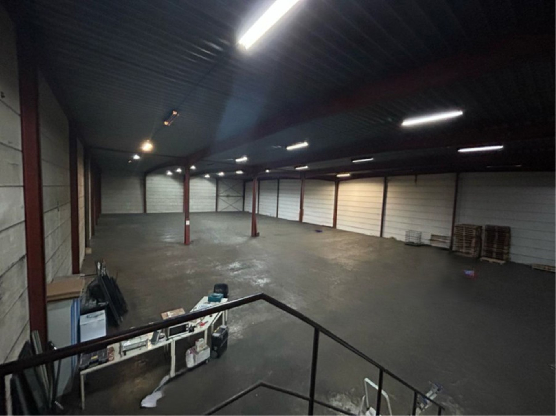 Magazijn 1.110m² met kantoor in de Transportzone Meer nabij de E19. - foto 5