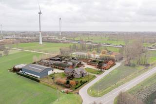 Varkensbedrijf te koop te Beervelde met 2 bedrijfswoningen, 2 loodsen en varkensstallen.Het bedrijf kan als 1 of 2 afzonderlijke bedrijven worden...