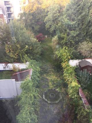 Kantoren te huur in subliem herenhuis aan de Tervurenlaan. Gebouw bestaat uit 6 verdiepingen, met elke verdieping + - 150m² aan kantoorruimte. Locatie voor archieven en parkeergelegenheid beschikbaar. Gemakkelijk bereikbaar met het openbaar vervoer, gelegen vlakbij metrohalte Merode.<br /><br />Parking beschikbaar.<br />Archieven beschikbaar.