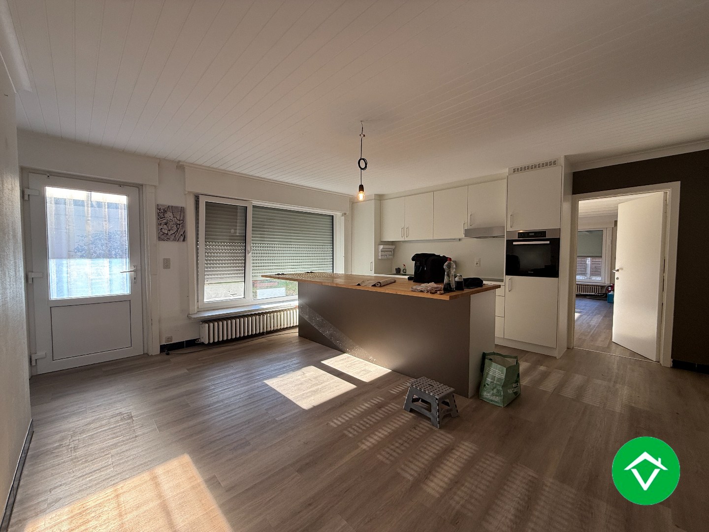 Gelijkvloerse woning met 3 slaapkamers, dubbele garage en tuin - foto 5