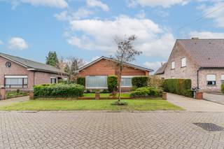 Instapklare laagbouwwoning op ruim perceel in rustige verkavelingIn een aangename en bijzonder rustige verkaveling bevindt zich deze instapklare...