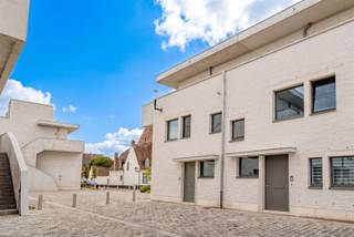 <p><span>In the revitalized DijleDelta-Bottelarij neighborhood, located between the Klein Begijnhof and the bustling Vaartkom, we are proud to offer you this multifunctional home. This new-construction project is within walking distance of Leuven’s historic center and benefits from excellent accessibility, with easy access to major thoroughfares. It was completed in 2025 by the renowned developer Virix and designed by the architectural firm Robbrecht &amp; Daem.</span></p><p><span> </span></p><p><span>With a living area of no less than 236 m², this energy-efficient home offers an abundance of space and numerous possibilities. The home is being offered fully finished, including paintwork, light fixtures, and curtains. </span></p><p><span> </span></p><p><span>The ground floor features an entry hall with a coat closet and guest restroom, a bright living area overlooking the cozy city garden, and a fully equipped kitchen. The first floor includes a night hall, two full-sized bedrooms, a bathroom, a separate toilet, a storage room, and a master bedroom with an en suite bathroom. </span></p><p><span> </span></p><p><span>The true added value of this home lies on the second and third floors. These feature three additional rooms/student rooms, a bathroom, a separate toilet, a kitchen, and a terrace. Thanks to the separate entrance, this section is ideal for renting out as student rooms, as a care home, or as an extension of the family home—all in full compliance with current regulations.</span></p><p><span> </span></p><p><span>In addition, the home features a low-maintenance city garden with a terrace—a wonderful place to relax—and a private basement, and there is the option to purchase one or more parking spaces.</span></p><p><span> </span></p><p><span>In short, this energy-efficient, spacious, and multifunctional home with a city garden in the center of Leuven is definitely worth a visit.</span></p><p><span> </span></p><p><span>Sale subject to the VAT system. The reduced VAT rate of 6% may apply, provided the applicable conditions are met.</span></p><p><span> </span></p>