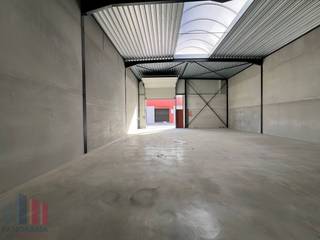 Nieuwbouw KMO-unit met een oppervlakte van 220 m²  en 2 privatieve parkeerplaatsen te huur. Fantastisch gelegen op amper 2 km van de R4 met een...