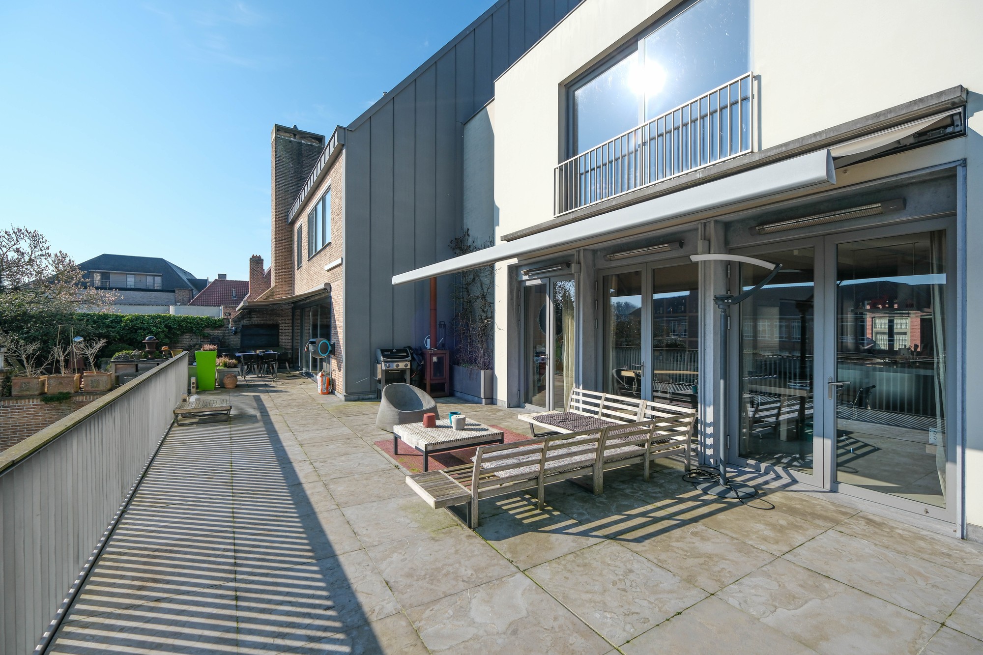 Heel ruime stadswoning met kantoren en tuin - foto 4