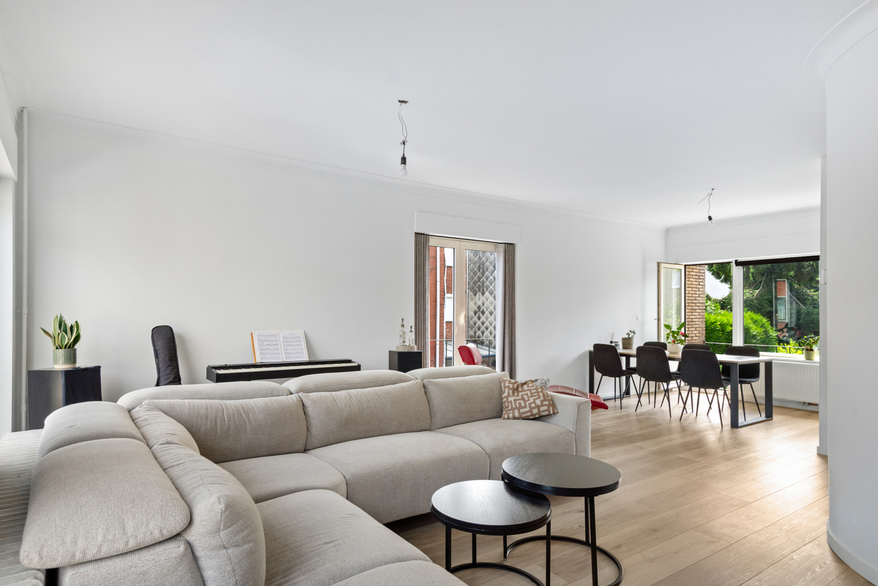 Half open bel-etage met ruime tuin, oprit en garage! - foto 4