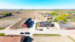 Prachtig wonen in alle rust en toch dicht bij het centrum van Langemark-Poelkapelle en vlotte verbinding naar steden als Diksmuide, Ieper...