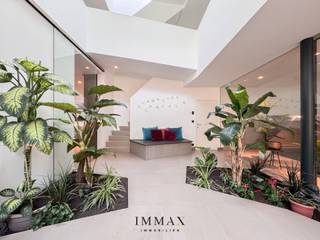 Gelegen in de prestigieuze regio Beisbroek, ontworpen door architect Luc De Meyer, vinden we deze villa terug op een royaal perceel van 1.519m²...