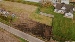 Bouwgrond voor open bebouwing in residentiele en groene wijk in Betekom.Gezinsvriendelijke buurt, vlakbij de groene omgeving van de Balenberg...