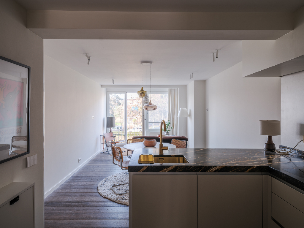 Lichtrijk gerenoveerd éénslaapkamerappartement met terras en zicht op het water - photo 5