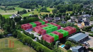 Kwaliteitsvolle nieuwbouw KMO-unit met een oppervlakte van 113 m². De unit maakt deel uit van een nieuw KMO-project "<strong>Saros-park</strong>" bestaande uit 25 KMO-units te koop met oppervlaktes tussen 90 m² en 184 m² (<strong>eventueel samen te voegen</strong> tot grotere entiteiten), het park biedt een moderne en duurzame infrastructuur.<br /><br />De ruimte wordt opgebouwd uit een staalconstructie, in combinatie met een betonplint en geïsoleerde sandwichpanelen. De loodsen zijn toegankelijk via een automatische sectionale poort met afzonderlijke toegangsdeur. Daarnaast is elke unit uitgerust met lichtstraten en een rookluik, polybetonvloer en een geïsoleerd dak. Bij elke unit is tevens <strong>parking </strong>voorzien en de mogelijkheid om extra parkeerplaats aan te kopen.<br /><br />Ideaal voor <strong>opslag, atelier of kleine productie</strong>. Verwachte oplevering Q4 2026. Reeds 60% verkocht!<br /><br />Heeft u interesse of wenst u graag meer details over dit aanbod? Neem contact op met <strong>Gill </strong>voor meer info, plannen en lastenboek via het nummer <strong>09 219 90 30</strong>.