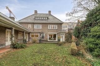 Are you looking for the perfect balance between living and working, or a home with plenty of space? This former doctor's residence on a 600 m²...