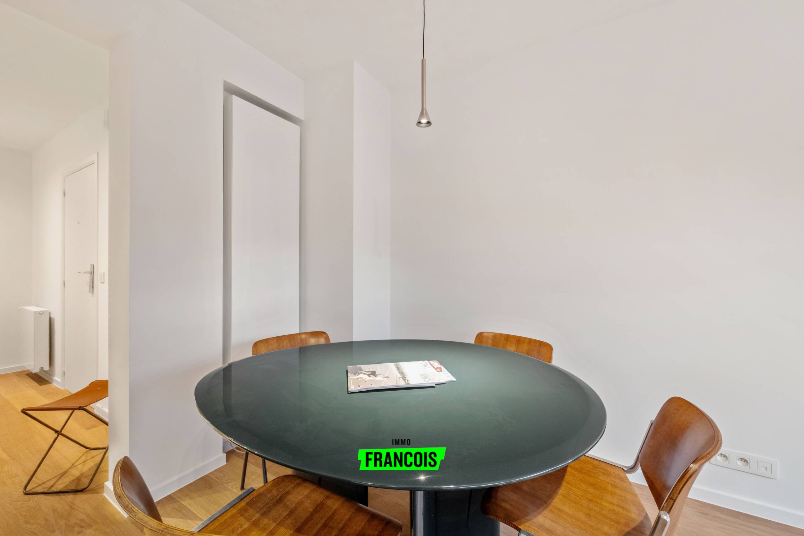 Hoogwaardig gerenoveerd appartement op gegeerde locatie aan het Prinses Clementinaplein te Oostende. - foto 5