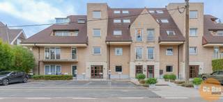 MELLE - Dit ruim appartement is uitstekend gelegen, op een boogscheut van de dorpskern. Alle voorzieningen zoals supermarkten, scholen, winkels...