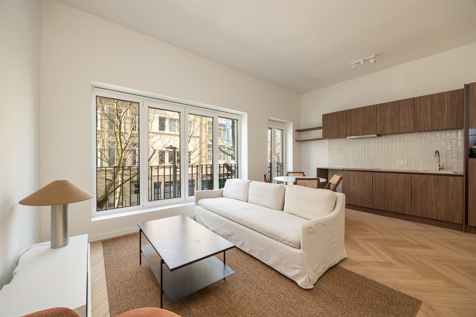 Gerenoveerd en een bemeubeld appartement met 1 slaapkamer.  - foto 2