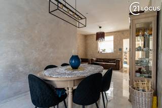 Op zoek naar een woning waar je zo kunt intrekken, met voldoende ruimte voor het hele gezin? Deze rijwoning van 120 m² combineert comfort,...