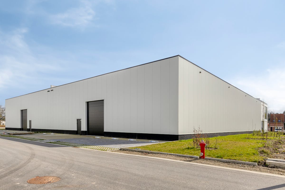 Nieuwbouw bedrijfsgebouw 1.690m² met visibiliteit te Schoten - foto 3