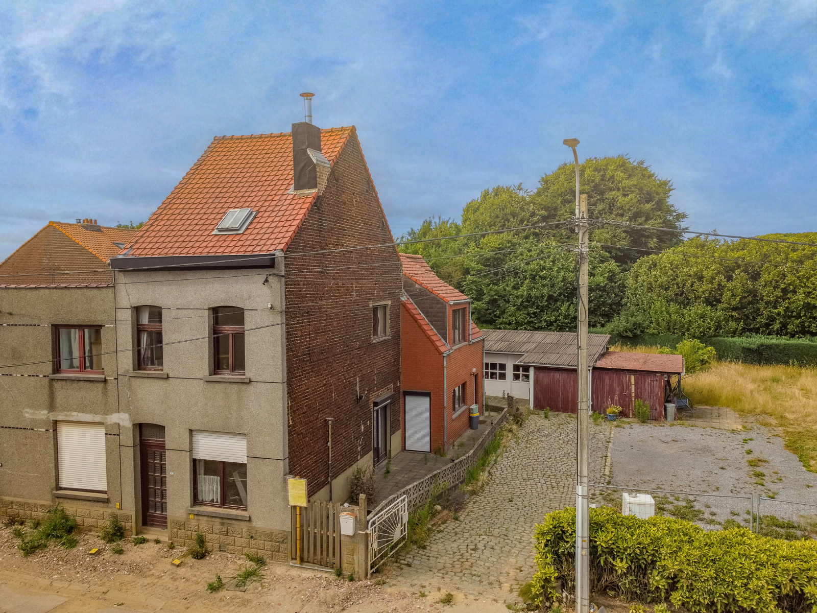 Ruime driegevelwoning met veel mogelijkheden - foto 1