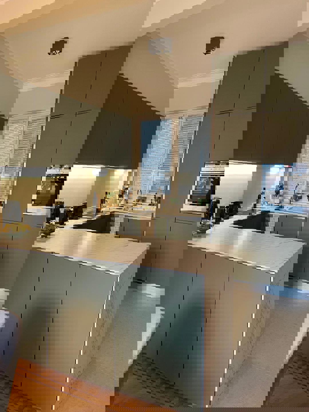 Lichtrijk en ruim appartement op toplocatie. - foto 4