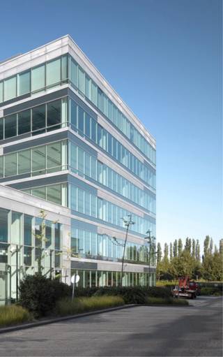 Kantoren te huur : Gelegen aan het Leopoldplein, een complex bestaande uit vier prestigieuze kantoorgebouwen. Unieke ligging langs de snelweg A201die...